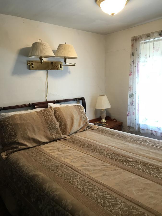 Maple Hill Farm Bed & Breakfast New London Exterior photo