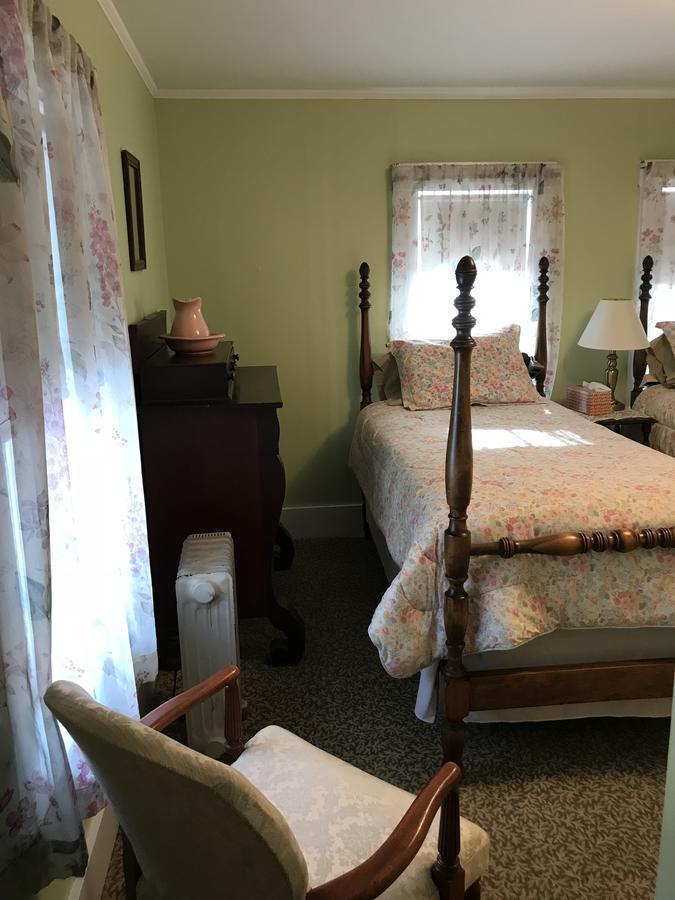 Maple Hill Farm Bed & Breakfast New London Exterior photo